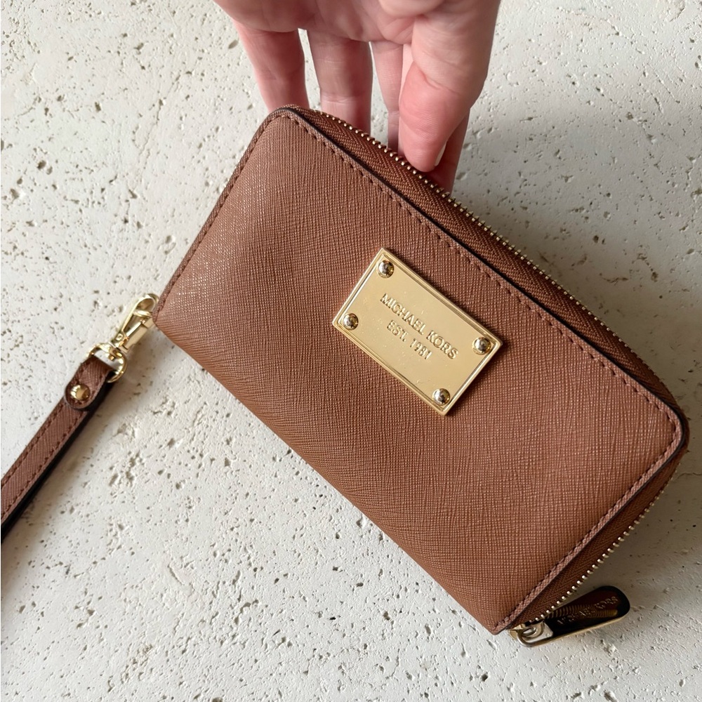 Michael Kors Brown Leather Jet Set zip around Wristlet Wallet